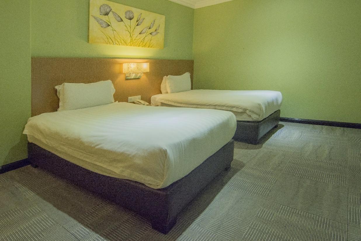 Merdeka Hotel Kluang Exterior foto