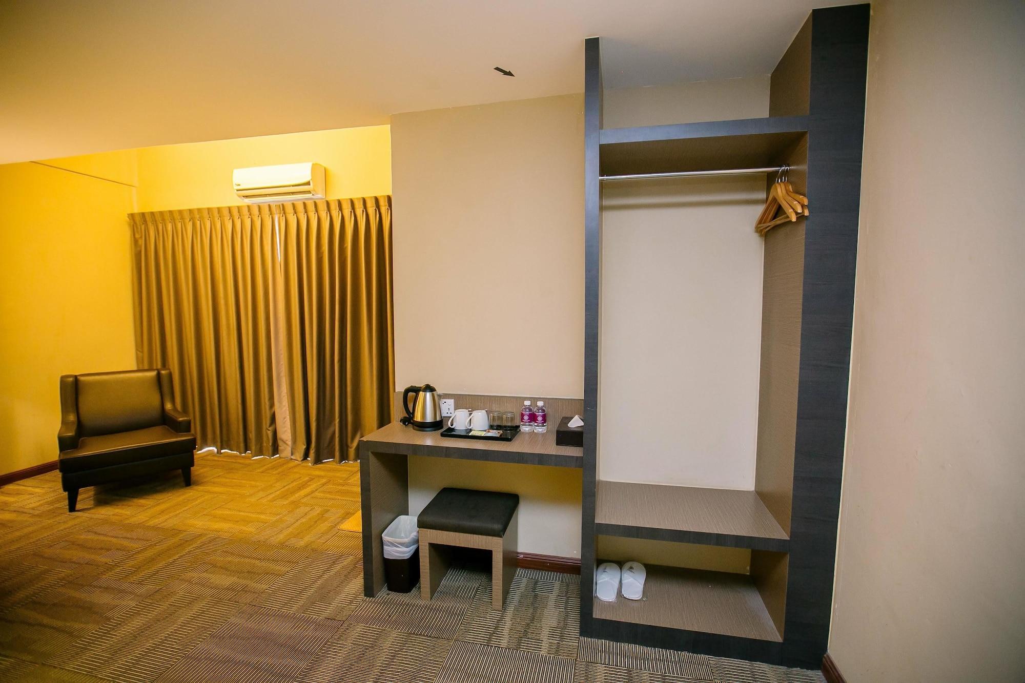 Merdeka Hotel Kluang Exterior foto