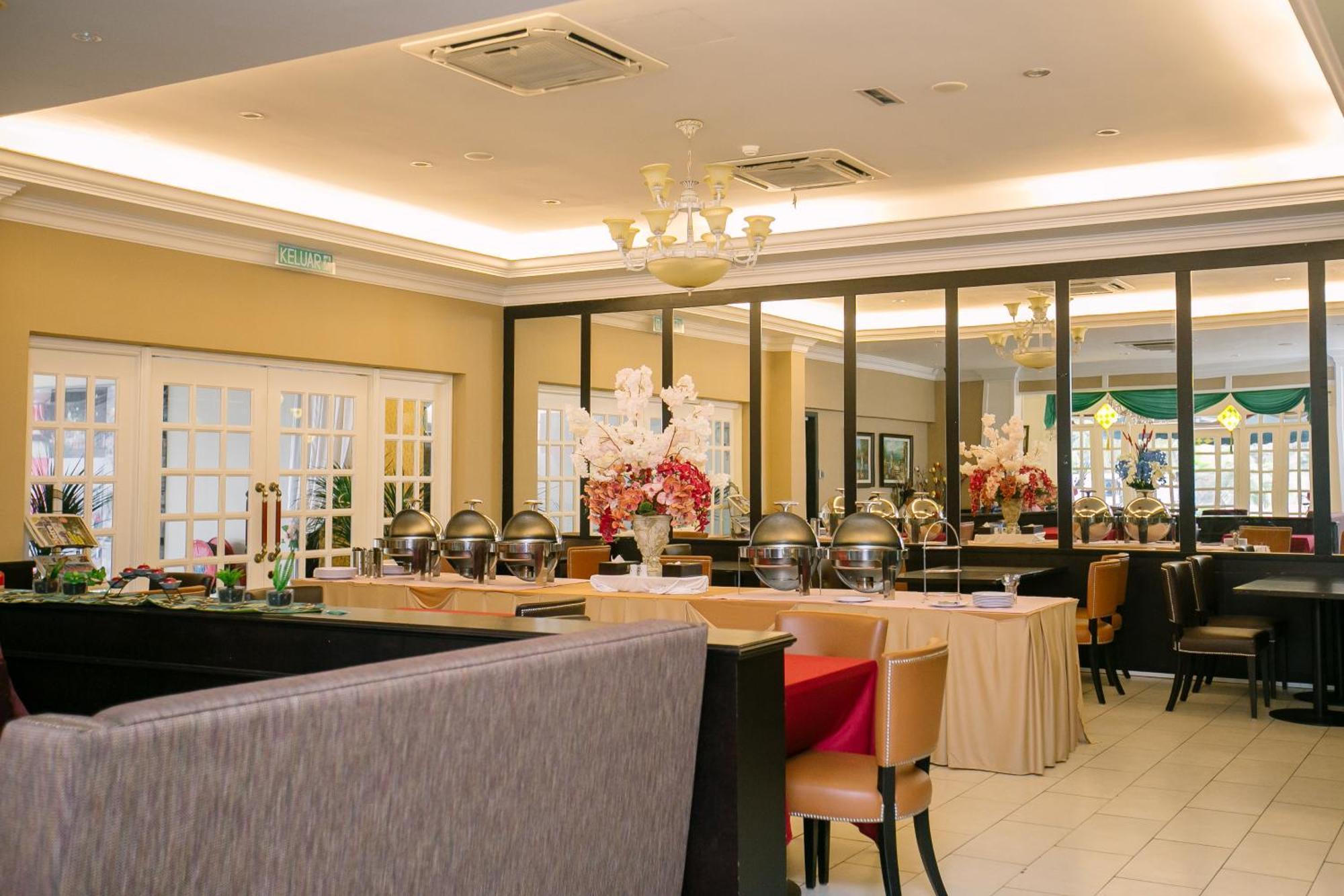 Merdeka Hotel Kluang Exterior foto