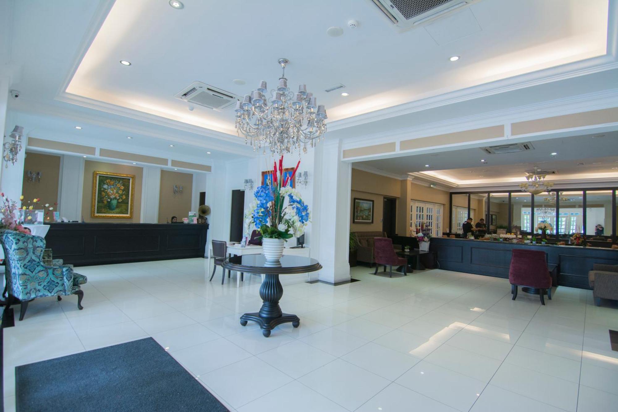 Merdeka Hotel Kluang Exterior foto