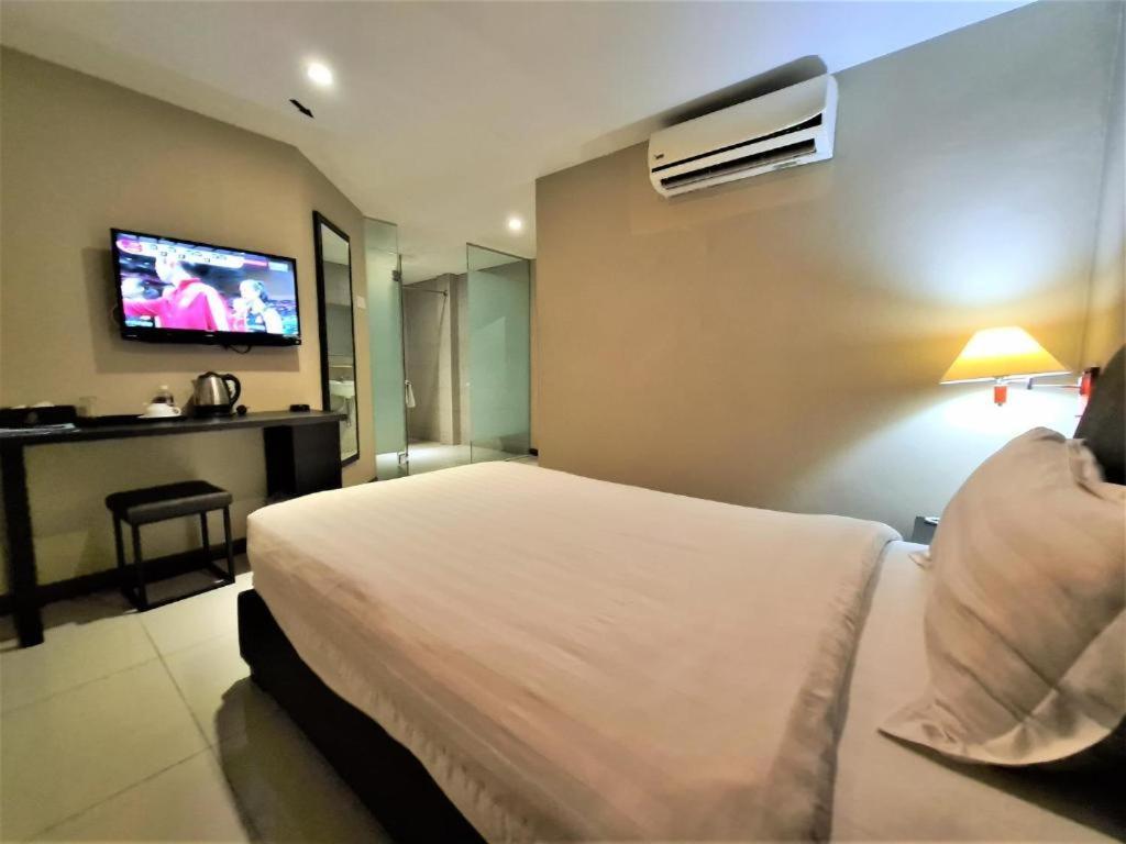 Merdeka Hotel Kluang Exterior foto