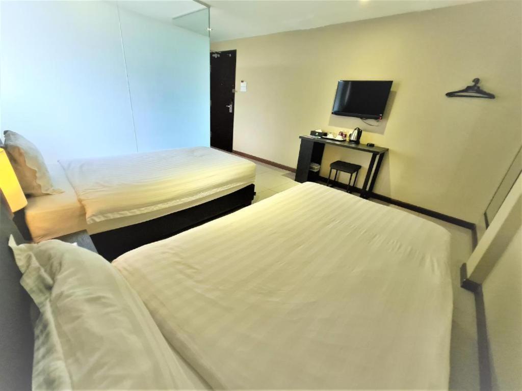 Merdeka Hotel Kluang Exterior foto