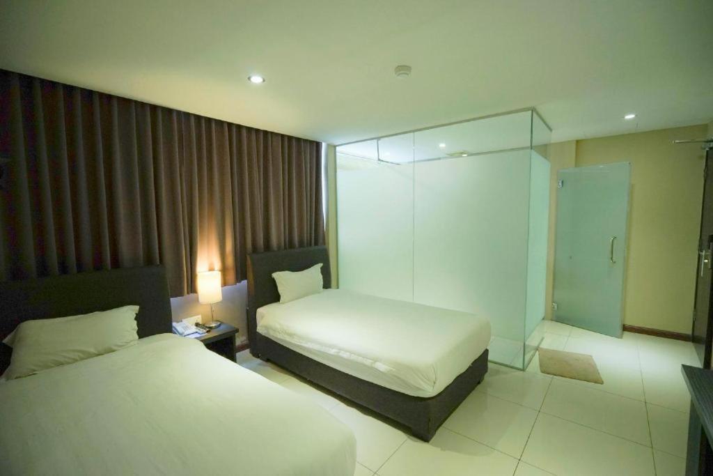 Merdeka Hotel Kluang Exterior foto