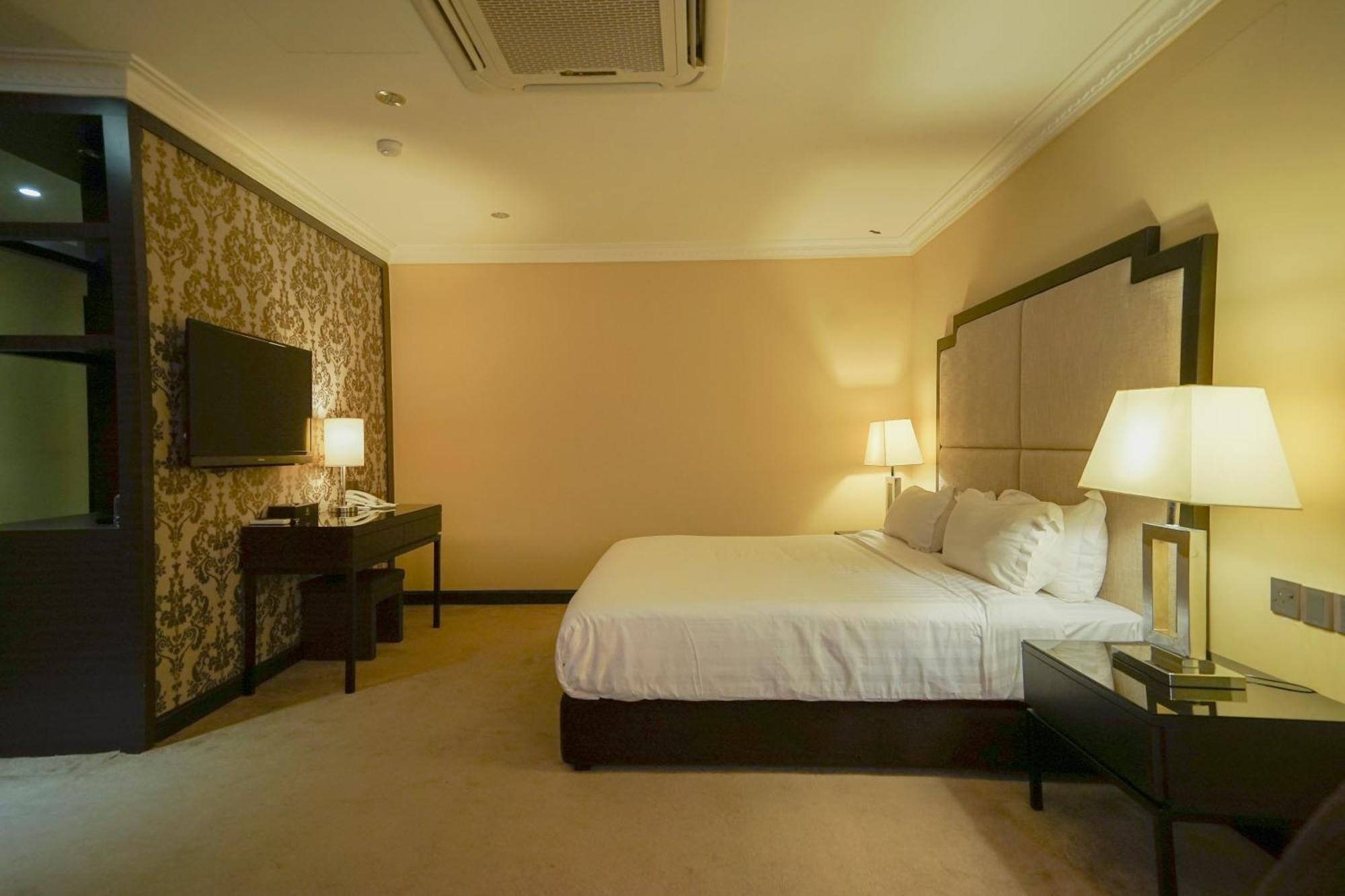 Merdeka Hotel Kluang Exterior foto