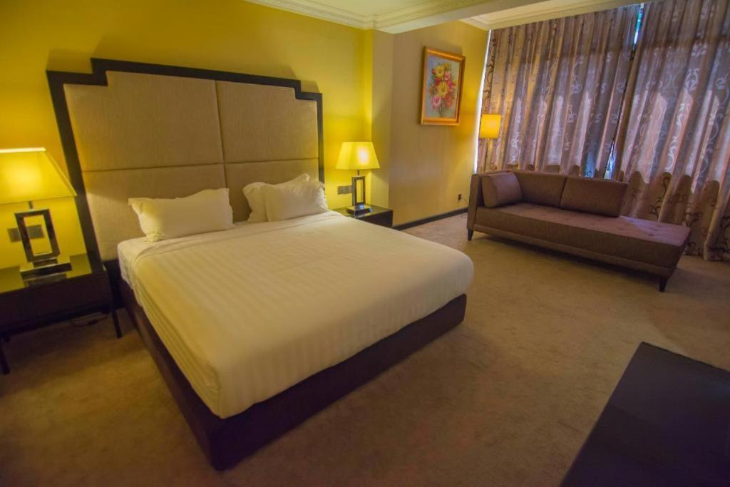 Merdeka Hotel Kluang Exterior foto