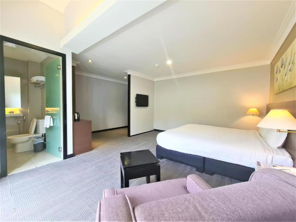 Merdeka Hotel Kluang Exterior foto