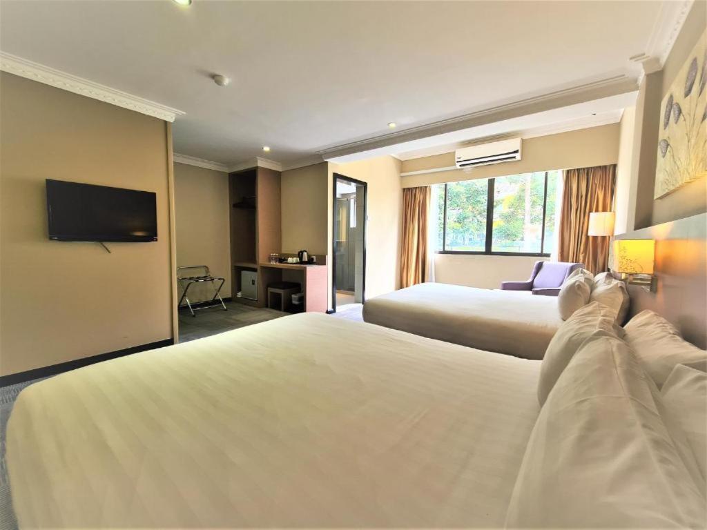 Merdeka Hotel Kluang Exterior foto