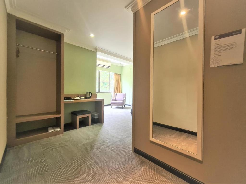 Merdeka Hotel Kluang Exterior foto