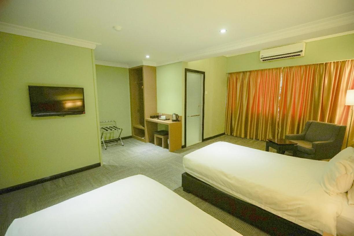 Merdeka Hotel Kluang Exterior foto